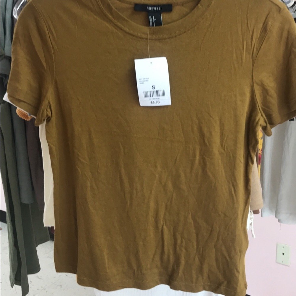 Tops - Picture 4 of 8